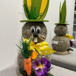 Uskršnji zec sa mrkvom