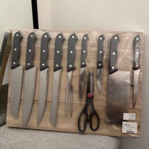 POKLON SA SETOM KUHINJSKOG PRIBORA