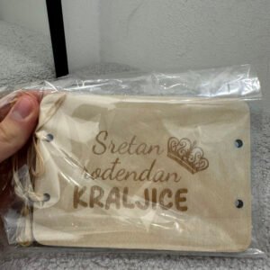 DRVENE PERSONALIZIRANE ČESTITKE