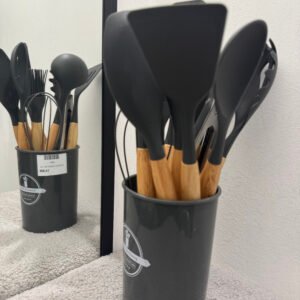 SET KUHINJSKOG PRIBORA